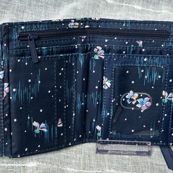 Vera Bradley Navy Garden Design RFID Riley Compact Wallet Designer NWOT - Picture 11 of 16